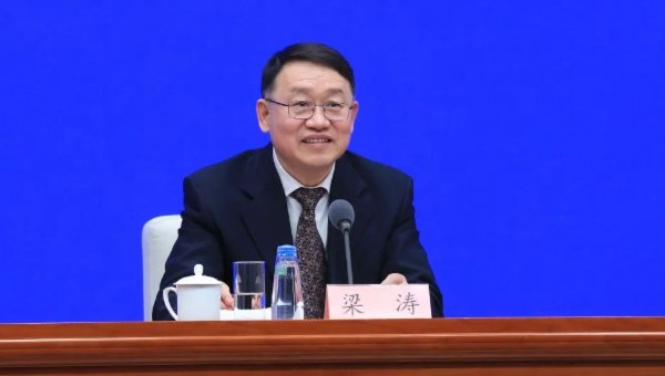 银保监会主席梁涛：疫情下，建议大家购买重疾险和医疗险